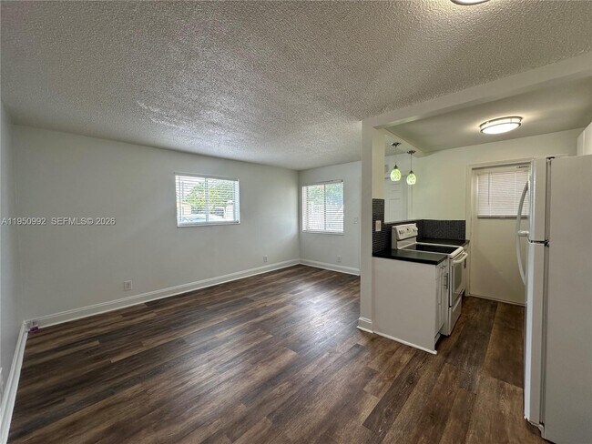 Photo - 2325 Arthur St Unit 7