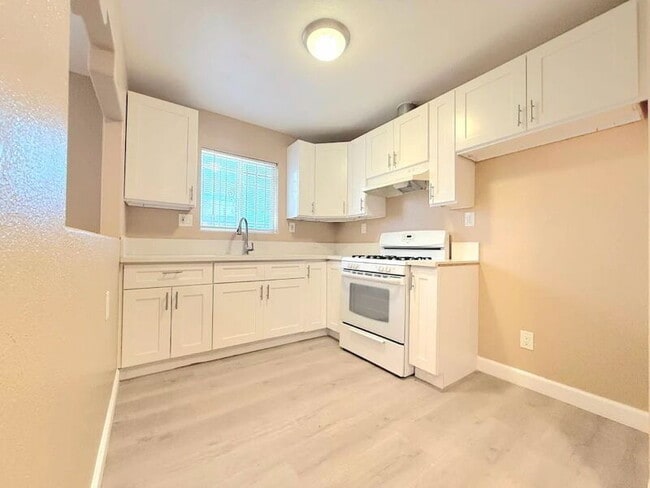 Photo - 1385 E Vernon Ave