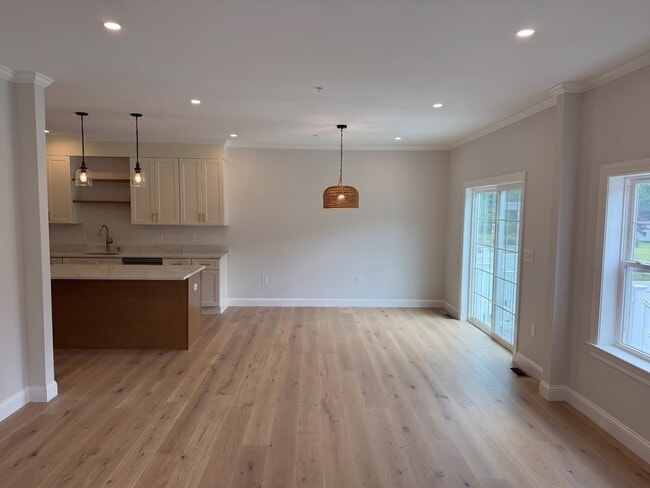 Photo - 21 Whitman Cir