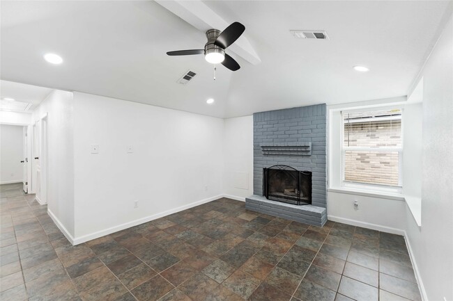 Photo - 2739 Meandering Trail