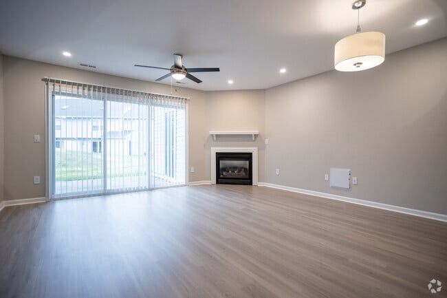 3BR, 2.5BA - 1,360 SF