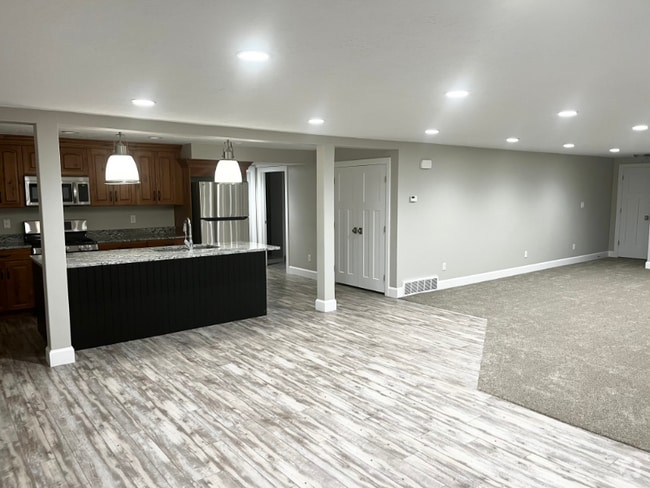 Building Photo - 1361 N 200 W Rental