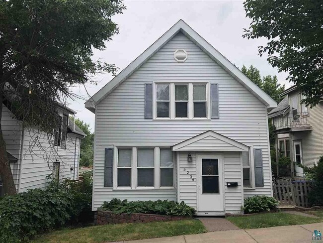 Building Photo - AVAILABLE Now - 3 Bed, 1 Bath