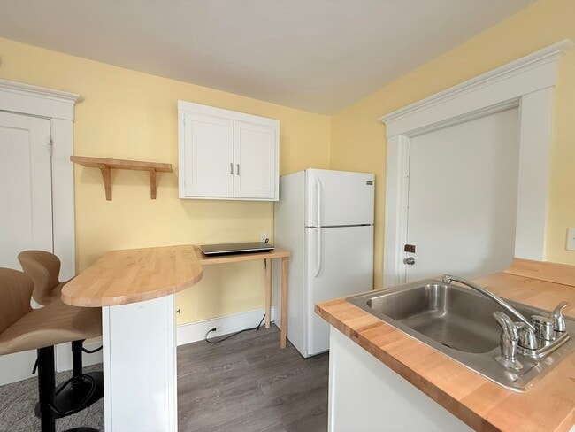 Building Photo - 10 Spruce Ave Unit 2A Rental