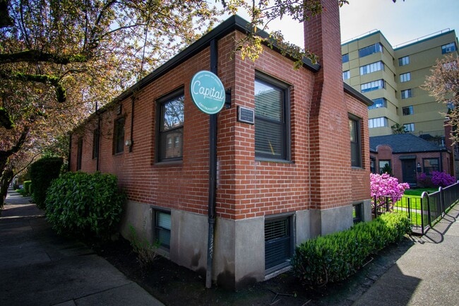 Rare Availability: Fabulous NW 2-Bedroom w... - Rare Availability: Fabulous NW 2-Bedroom w... Apartment Unit 338