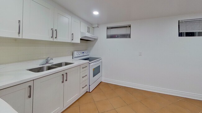 Photo - 157 Spadina Rd Unit 1