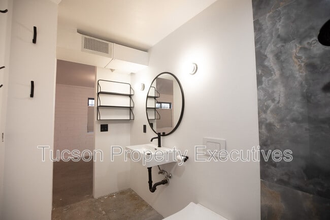 Photo - 419 E Lester St