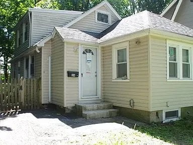 26 Courter Ave