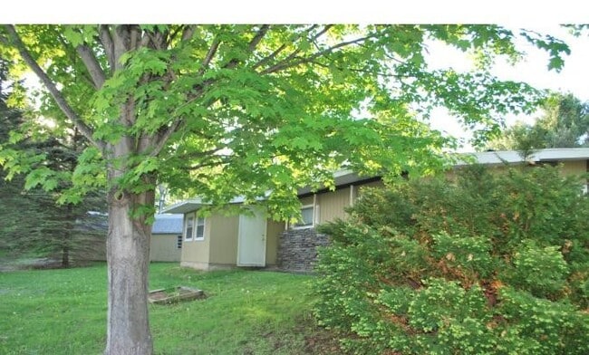 Building Photo - 165 Daniels Rd