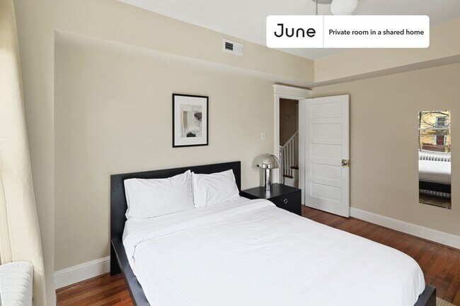 Room in Shared 5 bed/3 bath home in Brookland