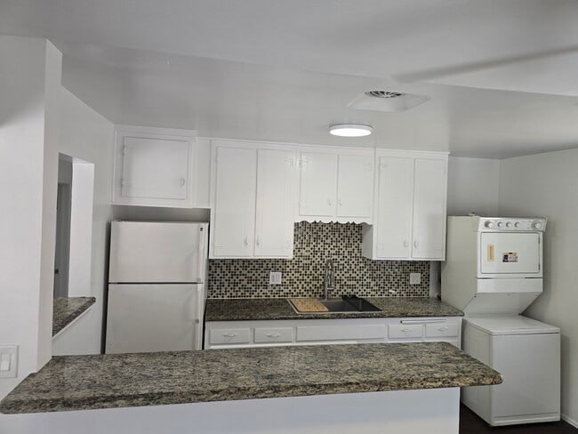 Photo - 5021 Williams Ave Unidad D