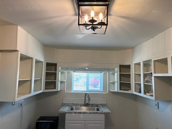 Photo - 10025 N 14th St