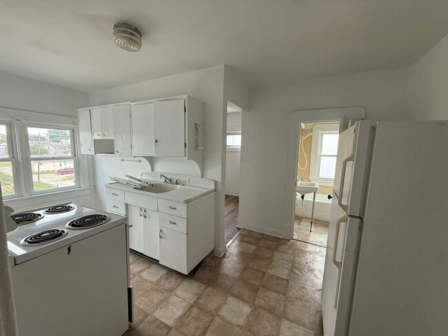 Photo - 1 bedroom, 1 bathroom Apartment! JULY 2026! Unit Apt #11