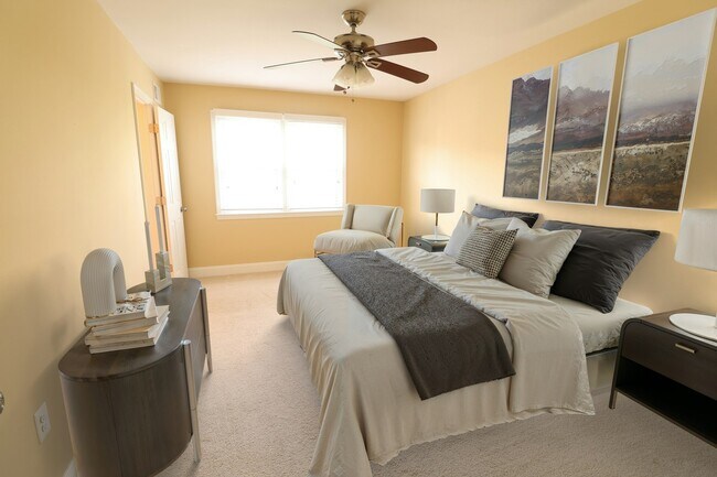 Photo - 4530 Airlie Way
