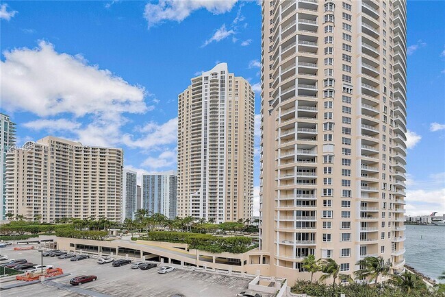 Building Photo - 540 Brickell Key Dr Unit 928 Rental