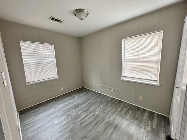 Photo - 249 Gloria Rd SW