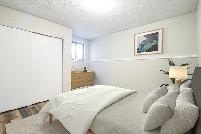 Bedroom-Renovated - Chandler Commons Apartments