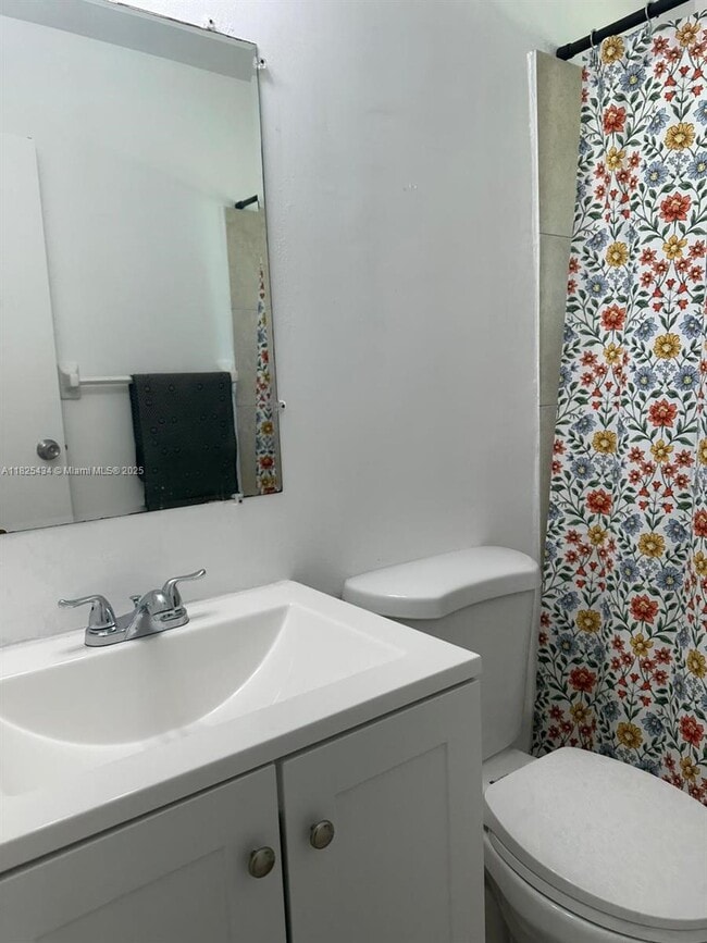 Photo - 4141 SW 20th St Unit 3