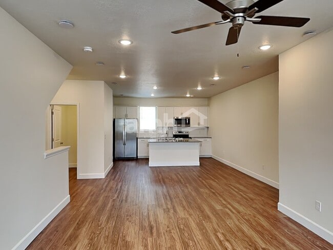 6043 W Copper Hawk Dr