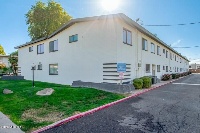 721 E Montebello Ave