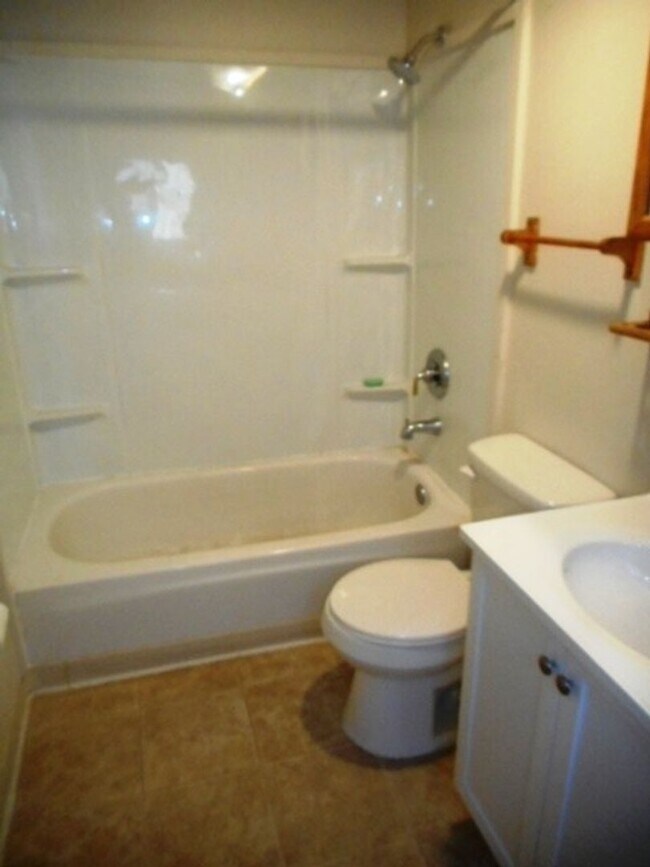 Photo - 647 Valley Rd Unidad 1/2