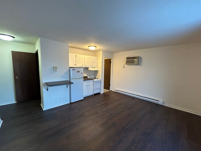 Photo - 134 E Johnson