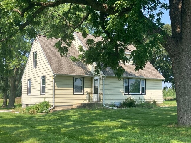 Building Photo - Updated 4 Bedroom, 1 Bathroom Farmhouse