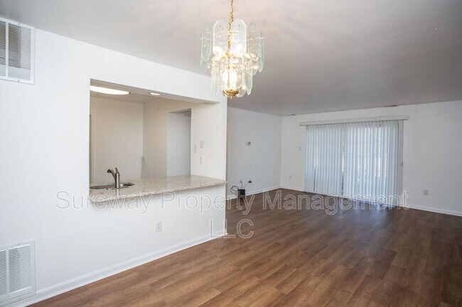 Photo - 427 Paddock Ct