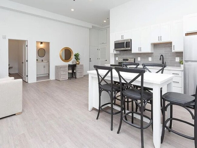 Building Photo - 211 St Paul St Rental