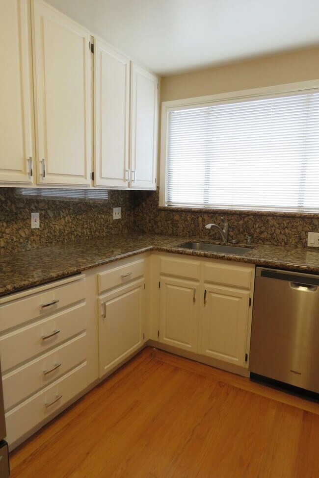 49 Dellbrook Ave