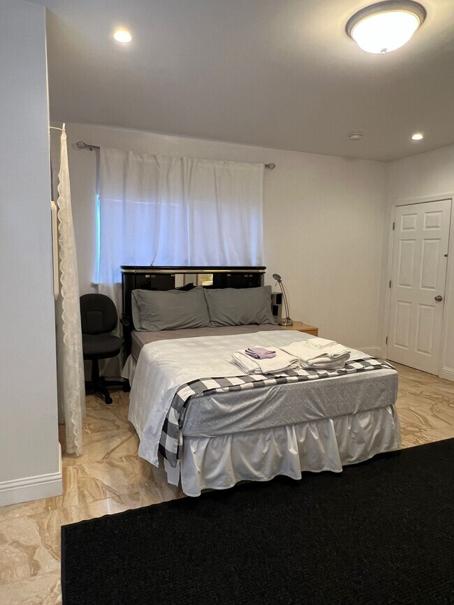 Photo - 1554 Ellis Ave Apartment Unit C