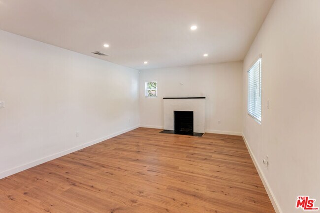 Photo - 1405 N Coronado St