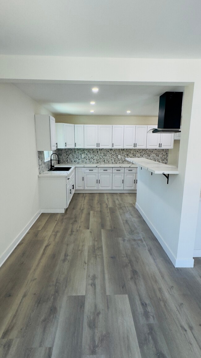 Building Photo - 1172 E 46th St