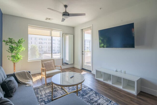 Photo - 688 W 1st St Unidad ID1263088P