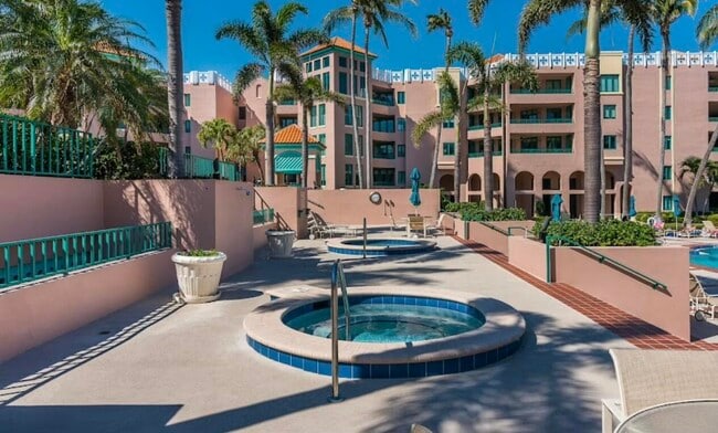 Building Photo - 120 SE 5th Ave Unit 520