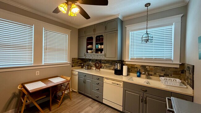 Photo - 500 Barrett St