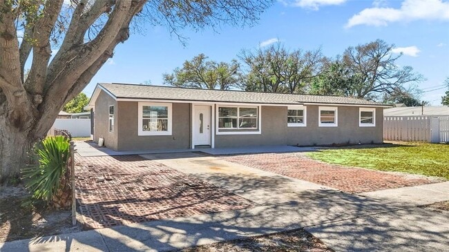 4418 W Fairview Heights