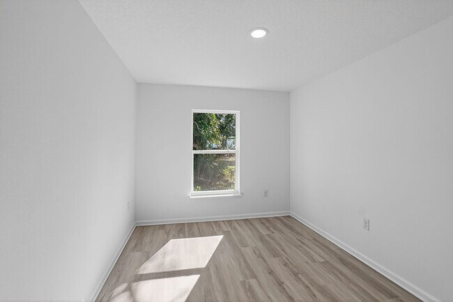 Photo - 1115 F Avenue Unit A