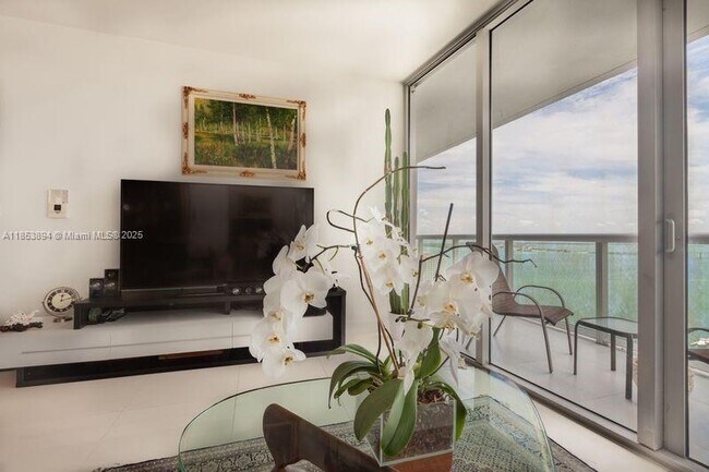 Photo - 495 Brickell Ave Unidad 2911