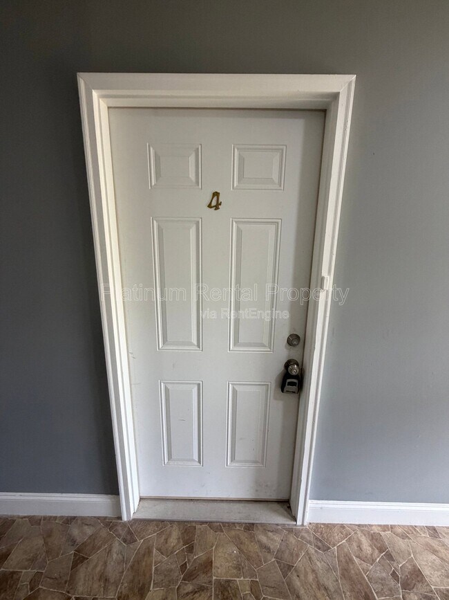 Photo - 1492 Waverly Way Unit B-4