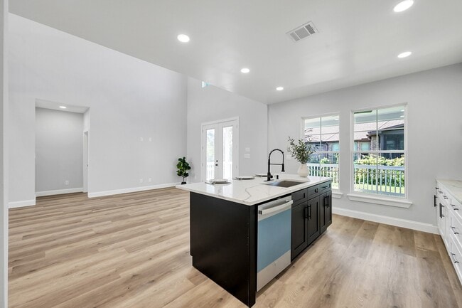 Photo - 49 Winterhaven Ln