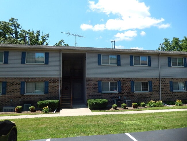 Building Photo - 375 Woodridge Cir Unit F