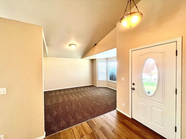 Photo - Pristine 3Bed-2Bath Home For Rent Near Rd ...