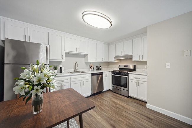 Photo - Middlesex Crossing