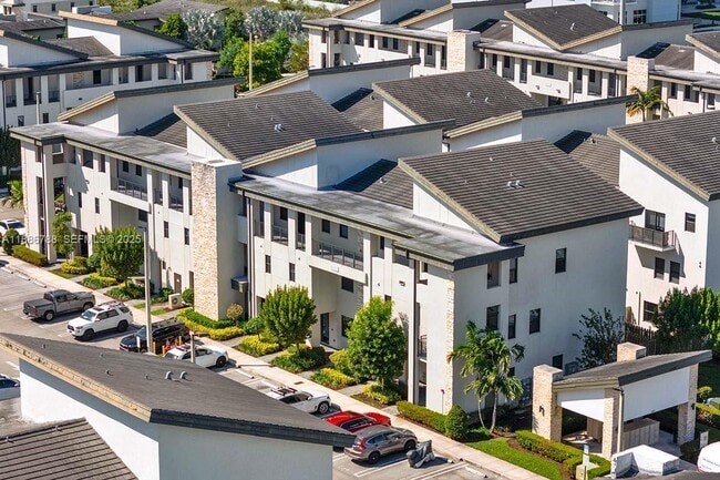 Building Photo - 10449 NW 82nd St Unit 33