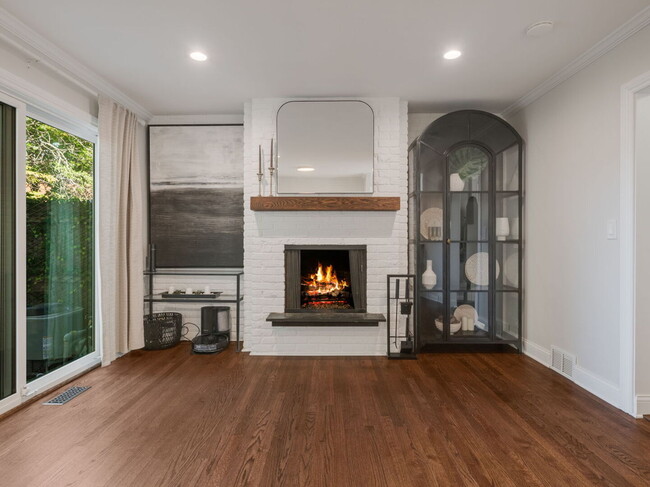 Photo - 315 Hawthorn Ave E Unit E