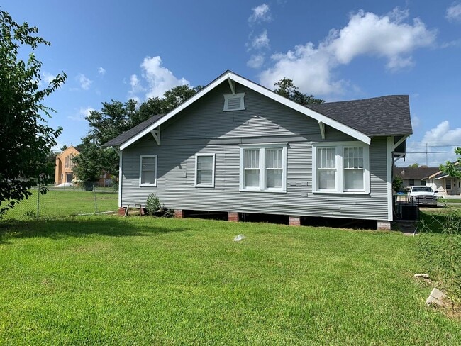 Photo - 1107 Avenue A Unit 1109 Avenue A