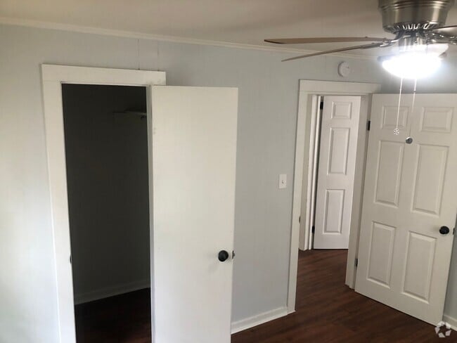 Building Photo - Beautiful Remolded Home Near Downtown Spar...