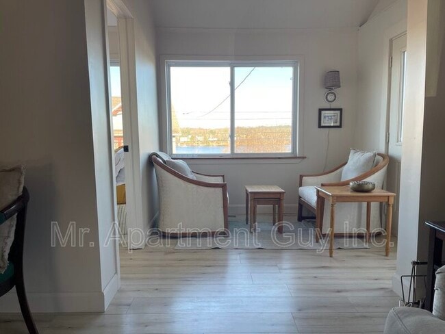 Photo - 91 Main St W