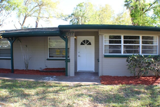 Building Photo - 3 bed 2 bath house